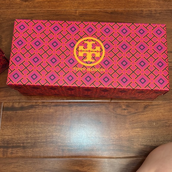 Tory Burch - Picture 5 of 5